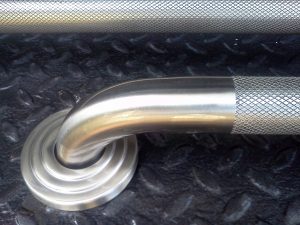 KNURLED STAINLESS STEEL BAR WITH ROUND STEPPED FLANGE